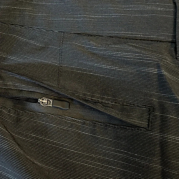 Hang Tan grey color Hybrid Shorts size 34 like new - Picture 14 of 15